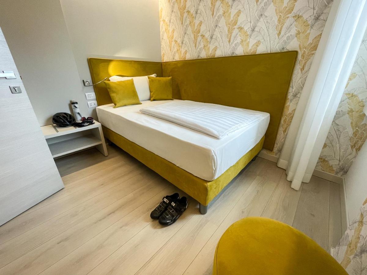 Hotel Stella Alpina Малчезине Екстериор снимка