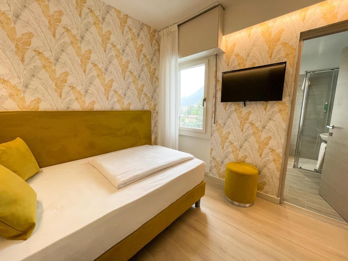 Hotel Stella Alpina Малчезине Екстериор снимка