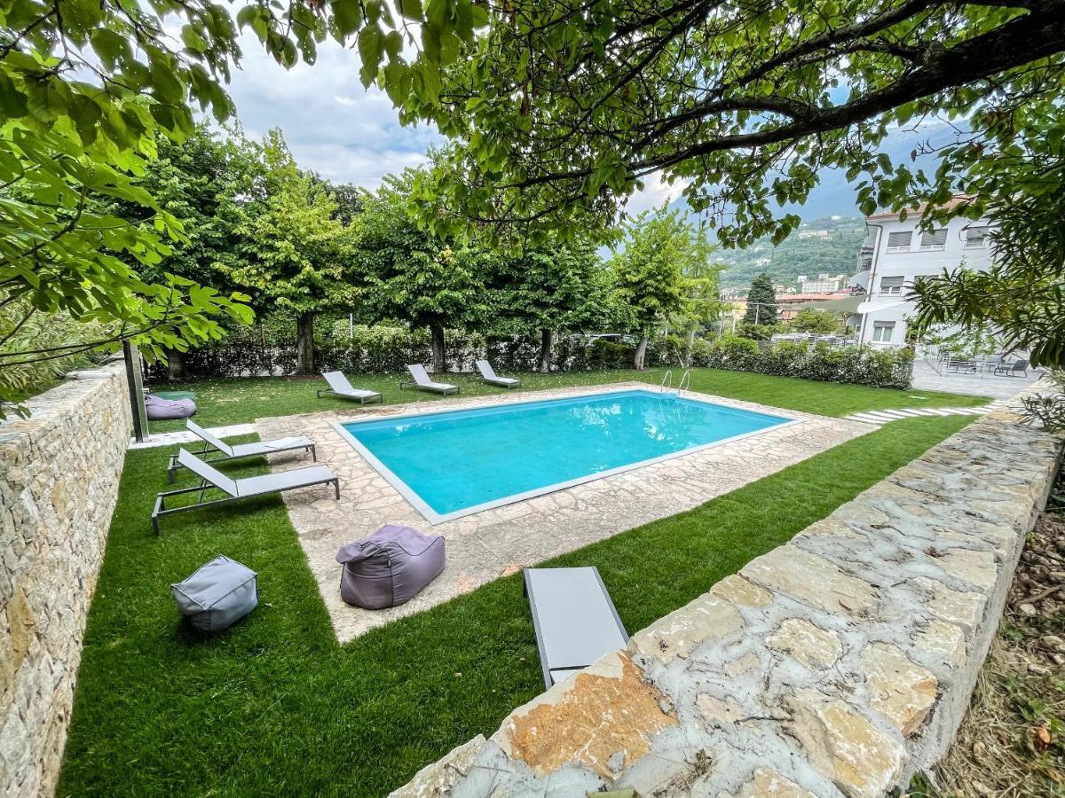 Hotel Stella Alpina Малчезине Екстериор снимка