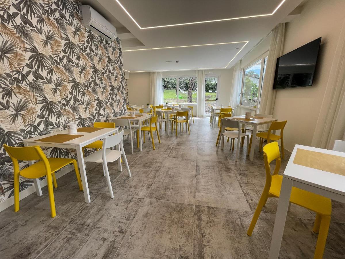 Hotel Stella Alpina Малчезине Екстериор снимка