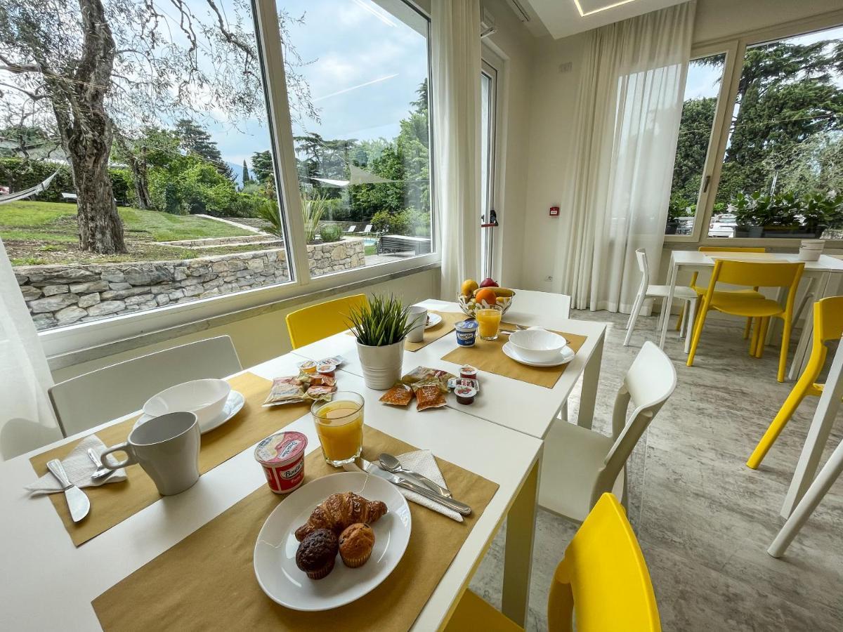 Hotel Stella Alpina Малчезине Екстериор снимка