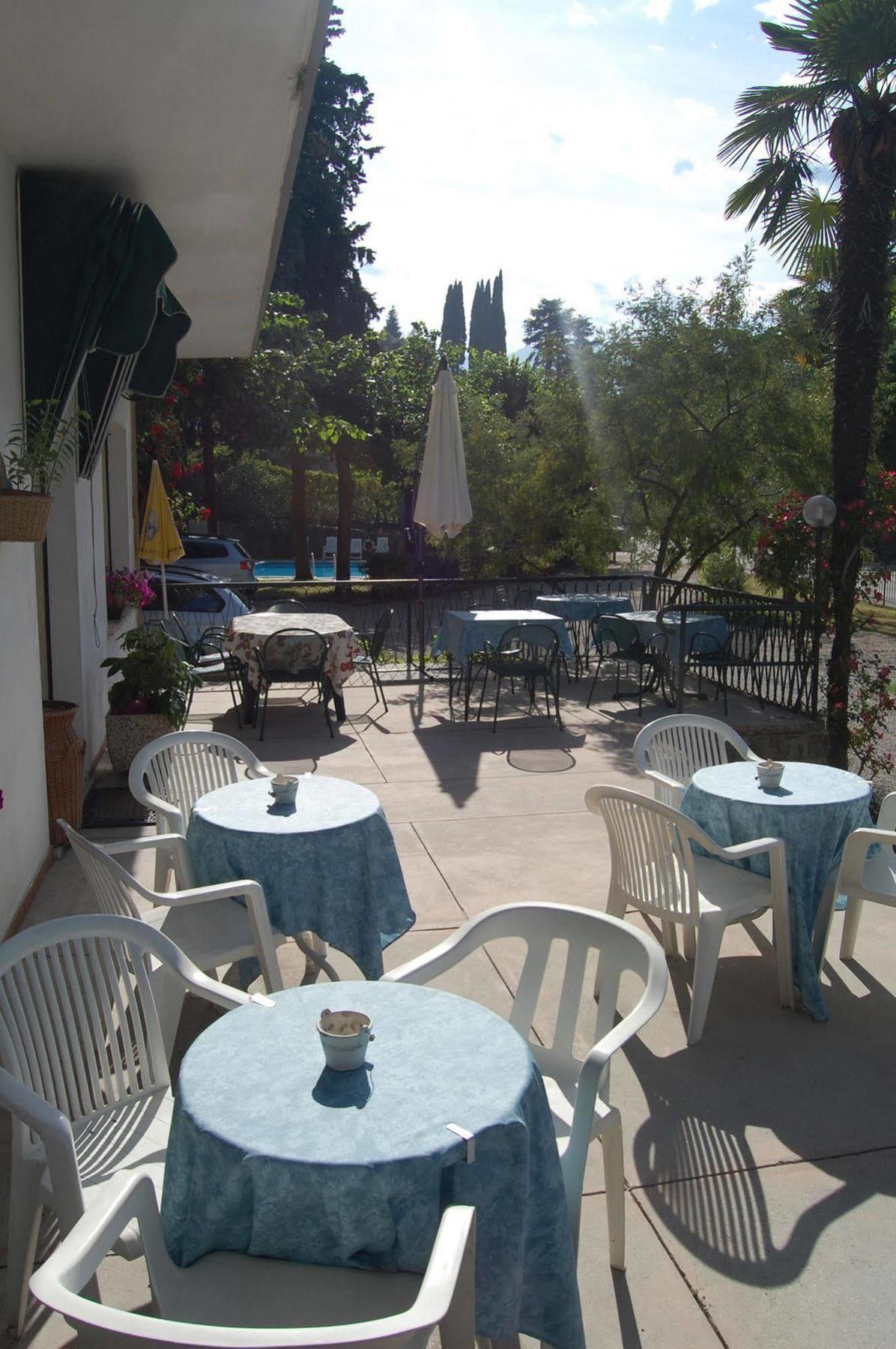 Hotel Stella Alpina Малчезине Екстериор снимка