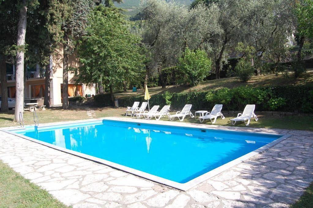 Hotel Stella Alpina Малчезине Екстериор снимка
